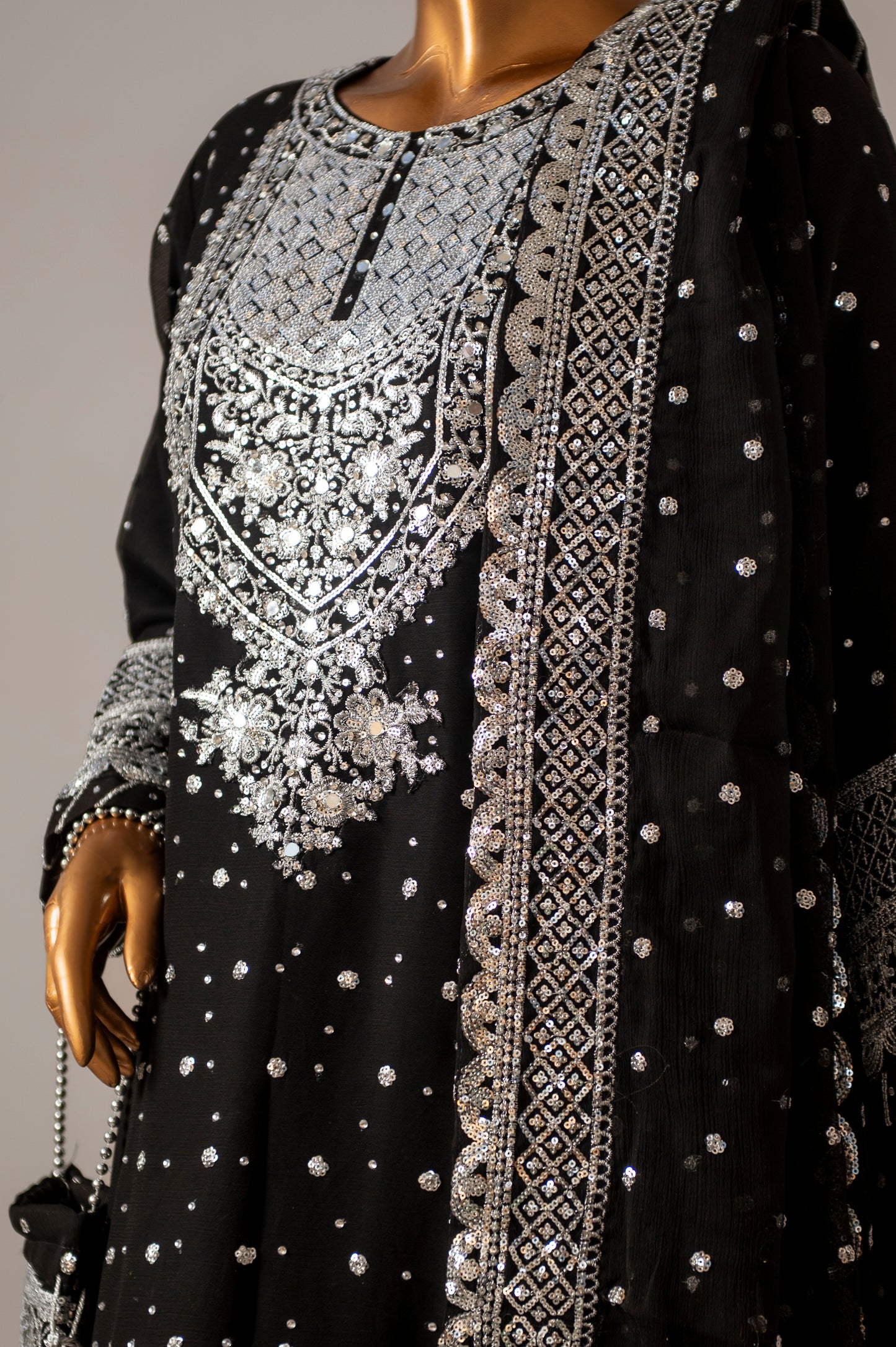 Mah-Jabeen - Black