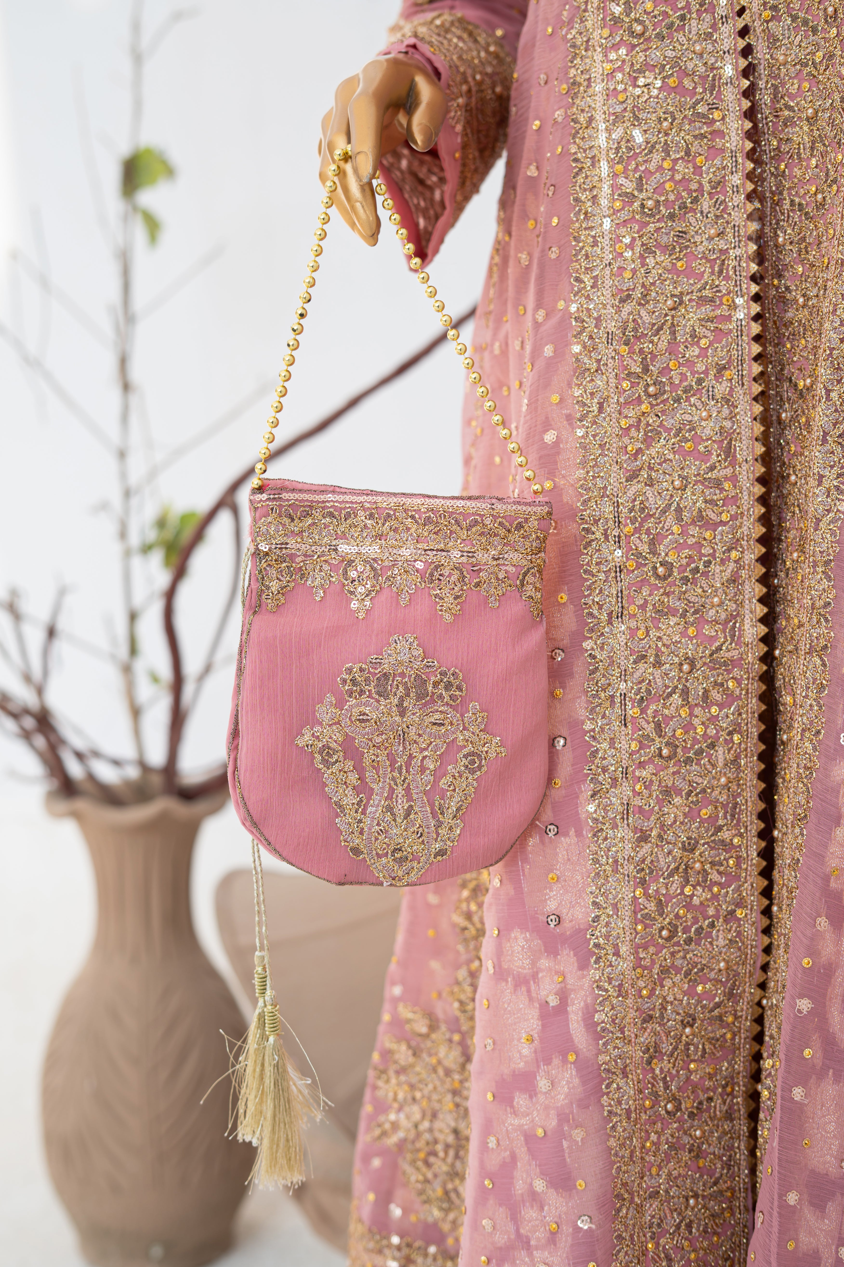 Muneeha - T Pink
