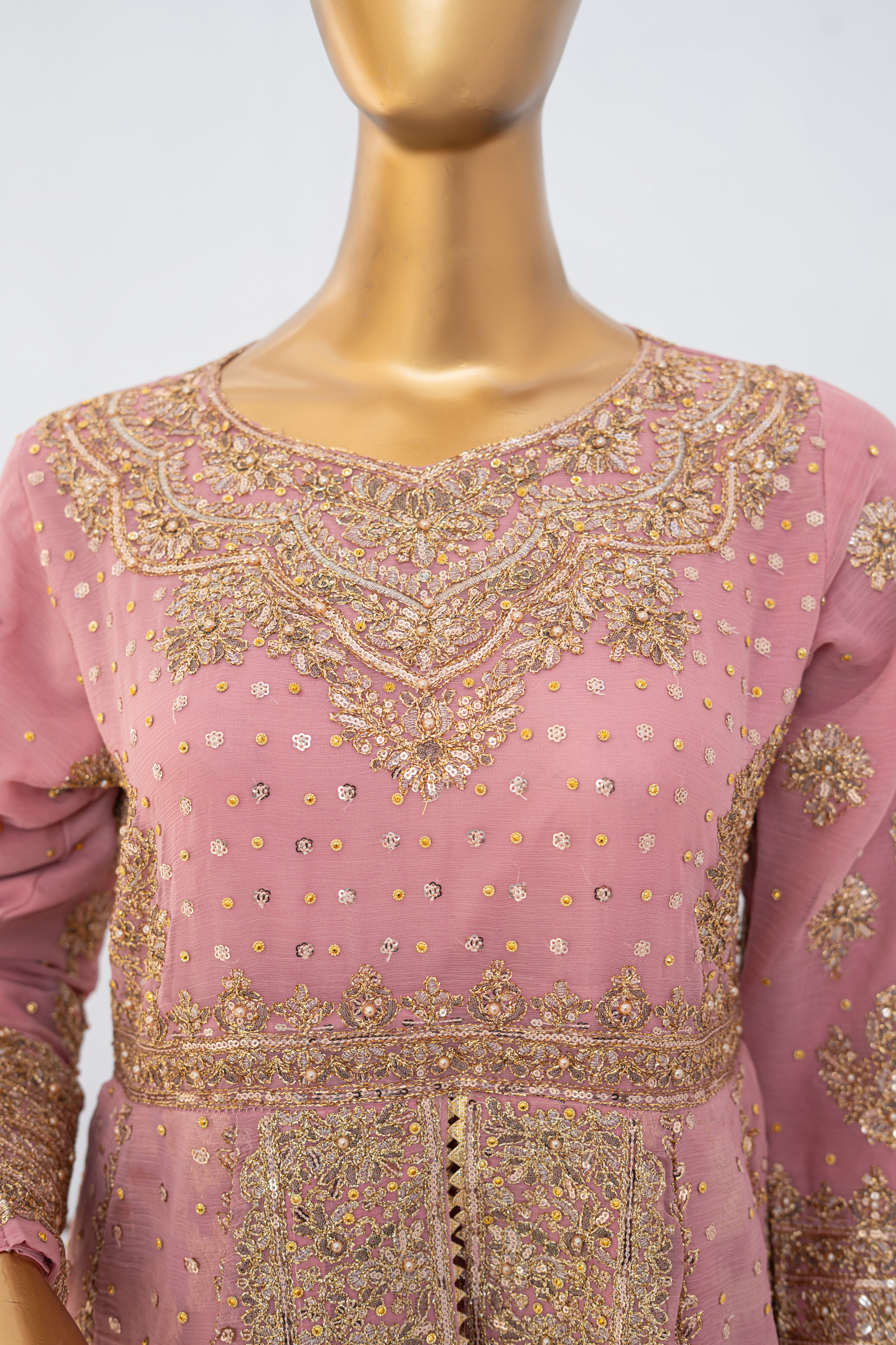 Muneeha - T Pink