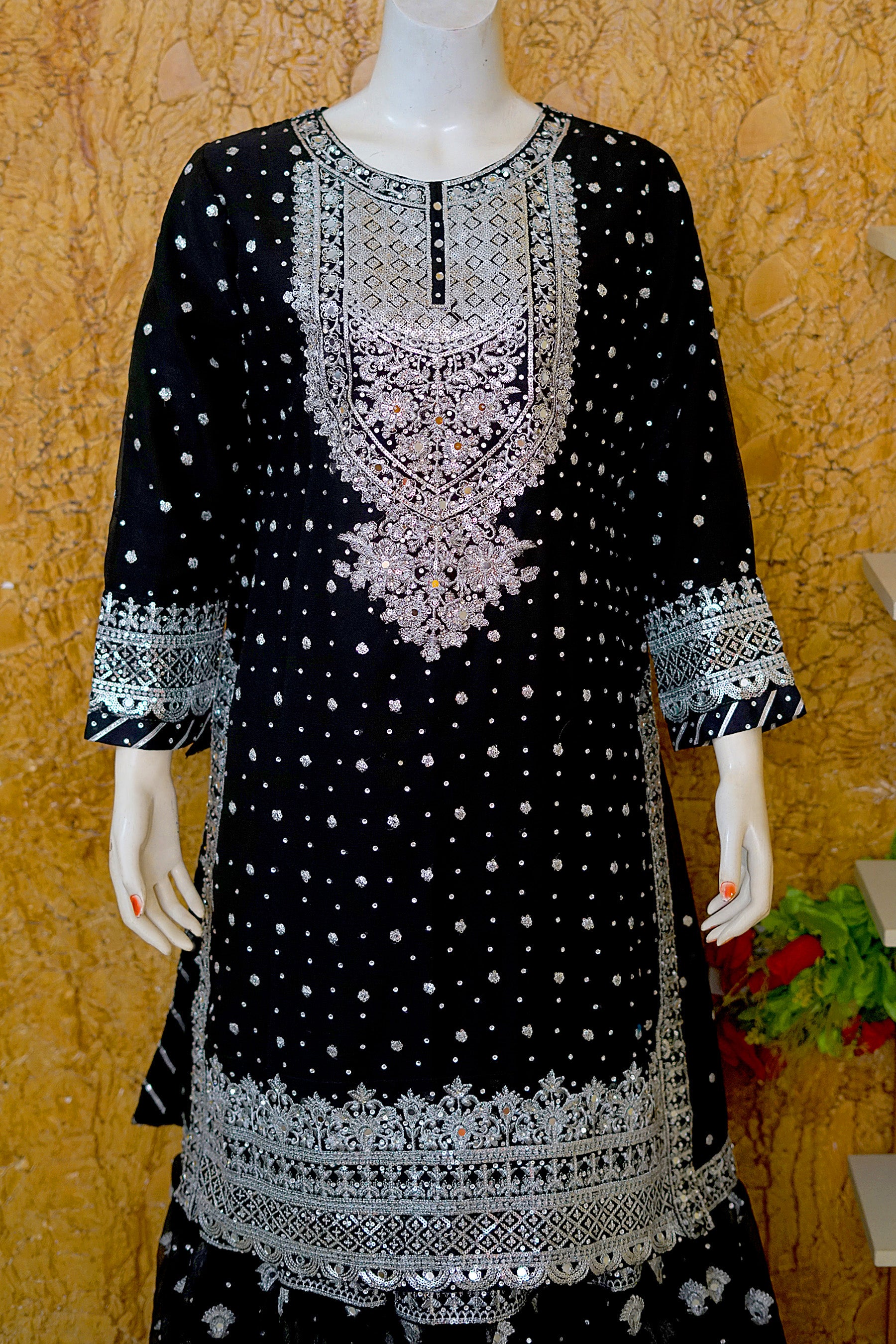 Aleena - Black