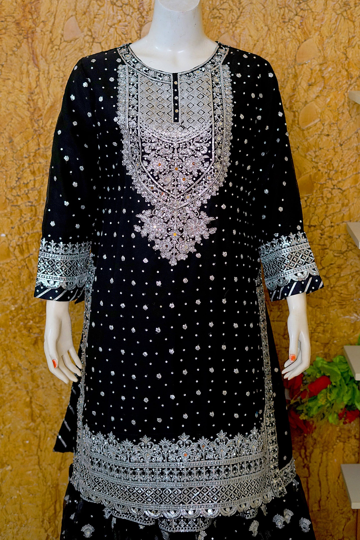 Aleena - Black