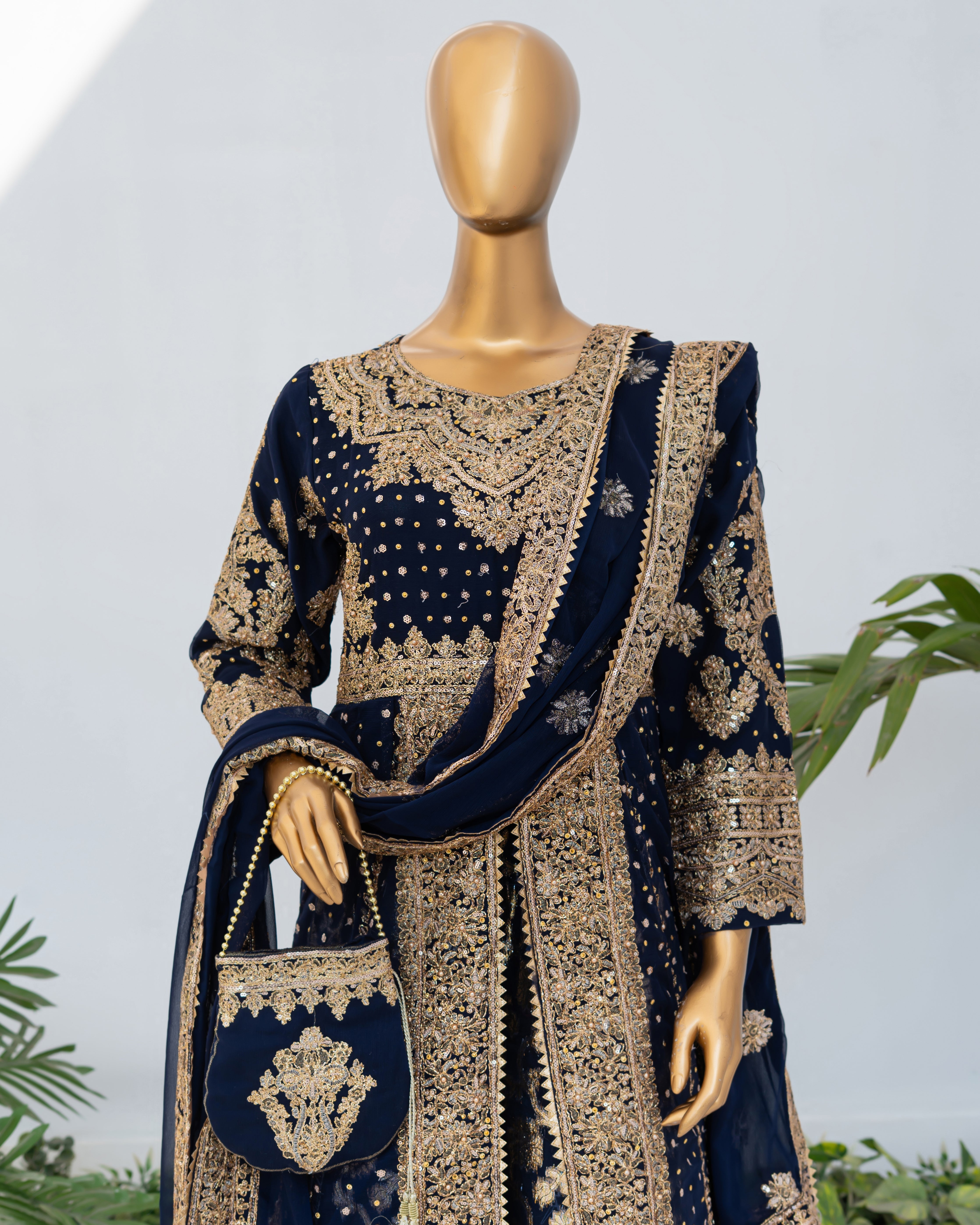Muneeha - Black