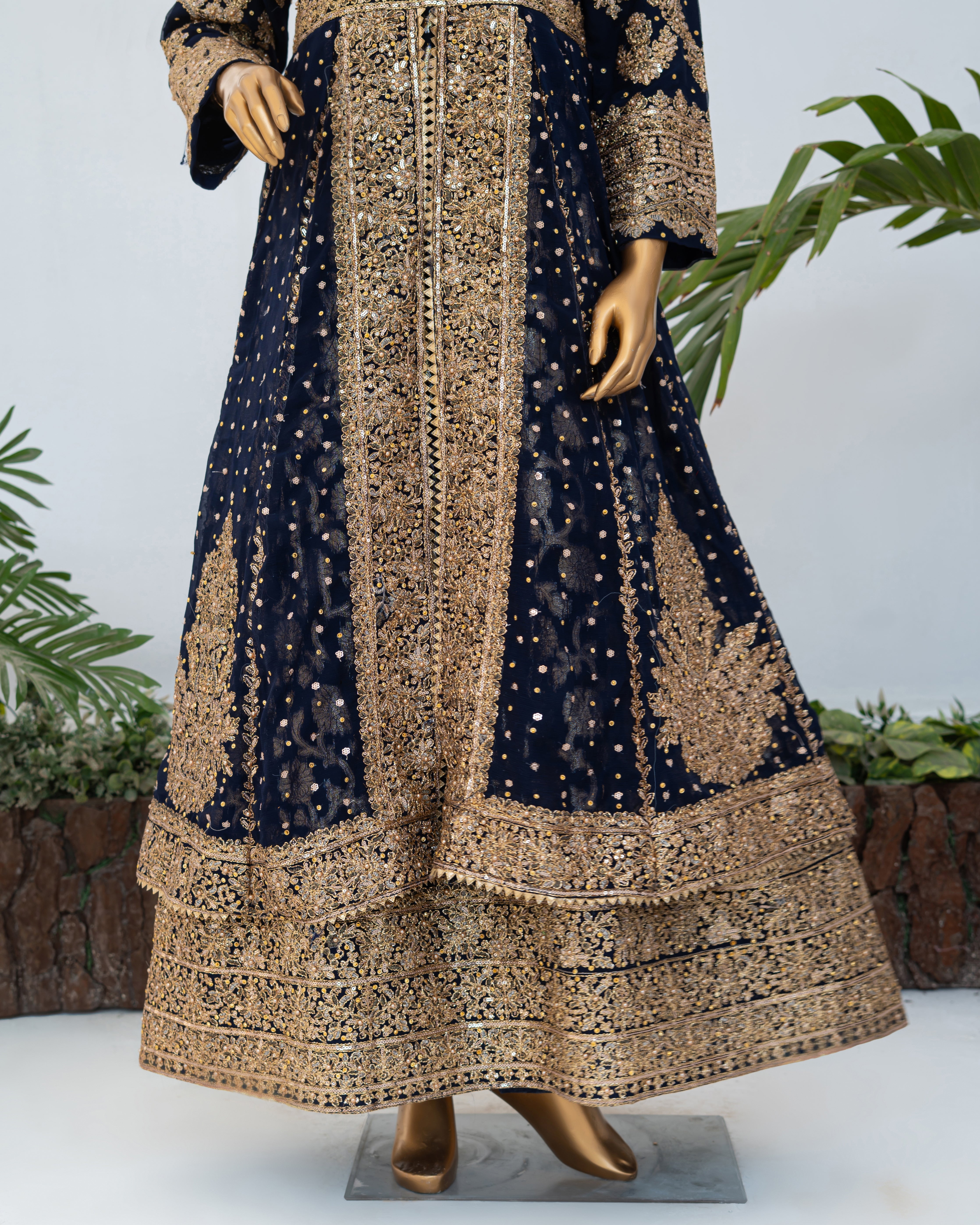 Muneeha - Black