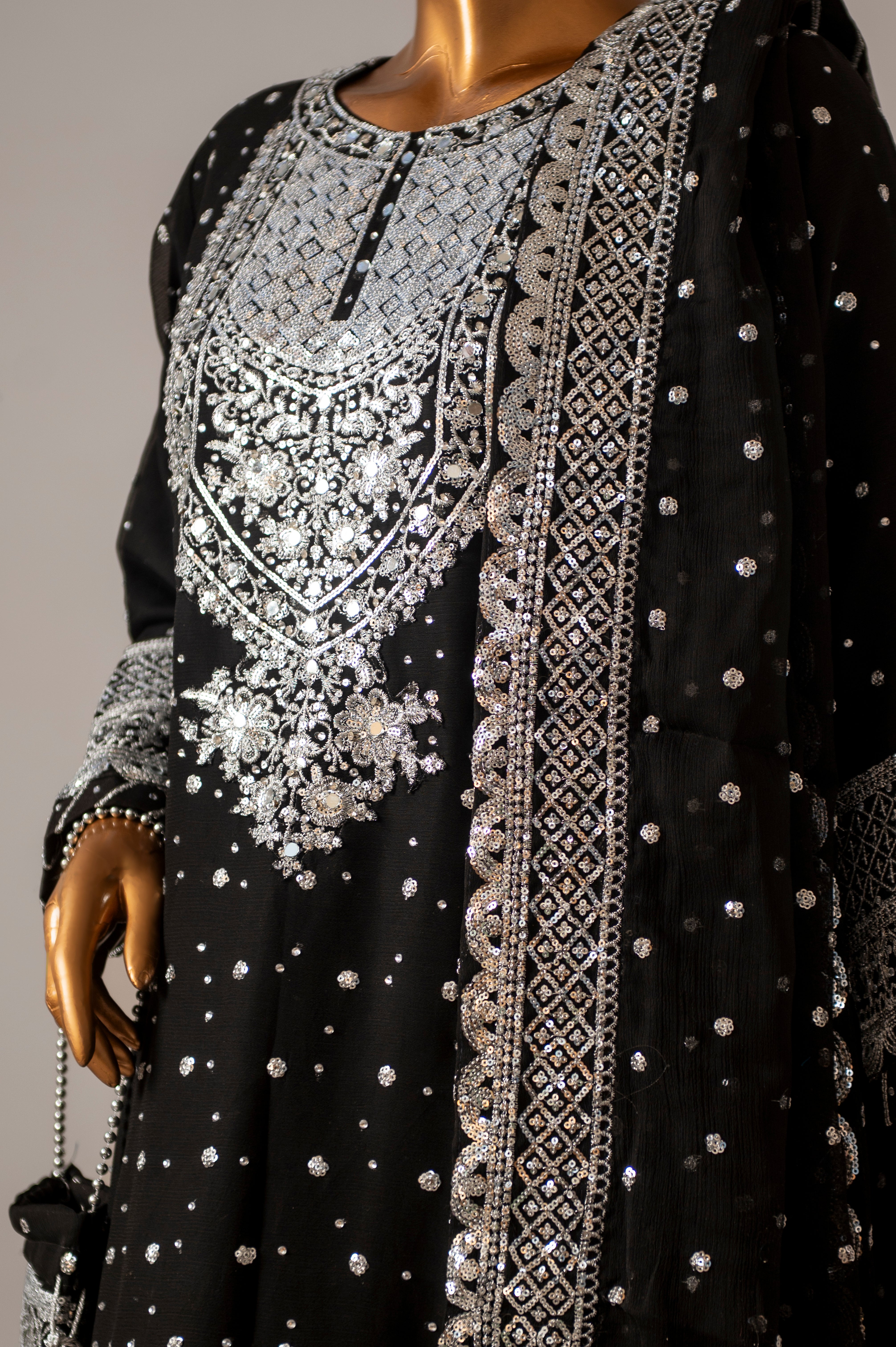 Mah-Jabeen - Black
