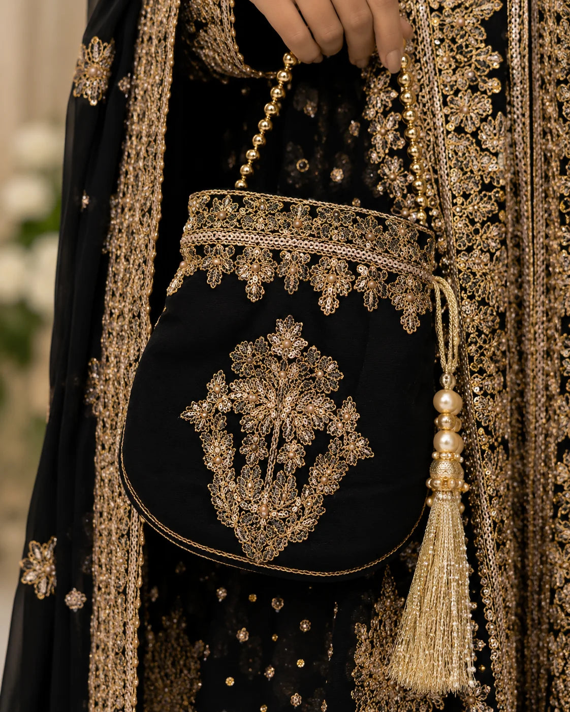 Muneeha - Black