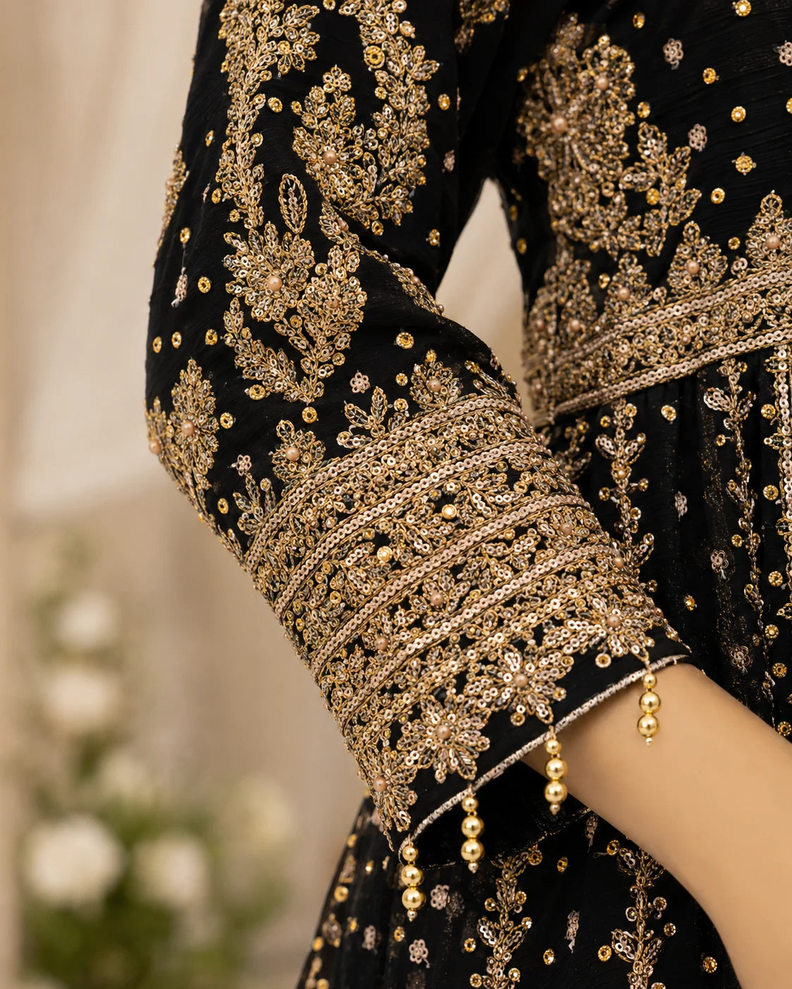 Muneeha - Black