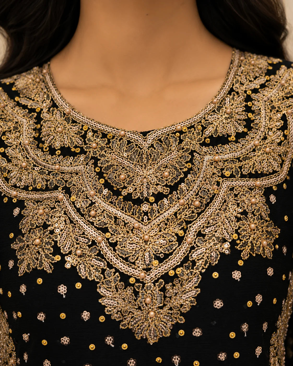 Muneeha - Black